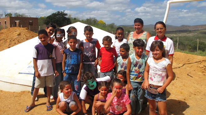 cisterna nas escolas. foto alex carvalho