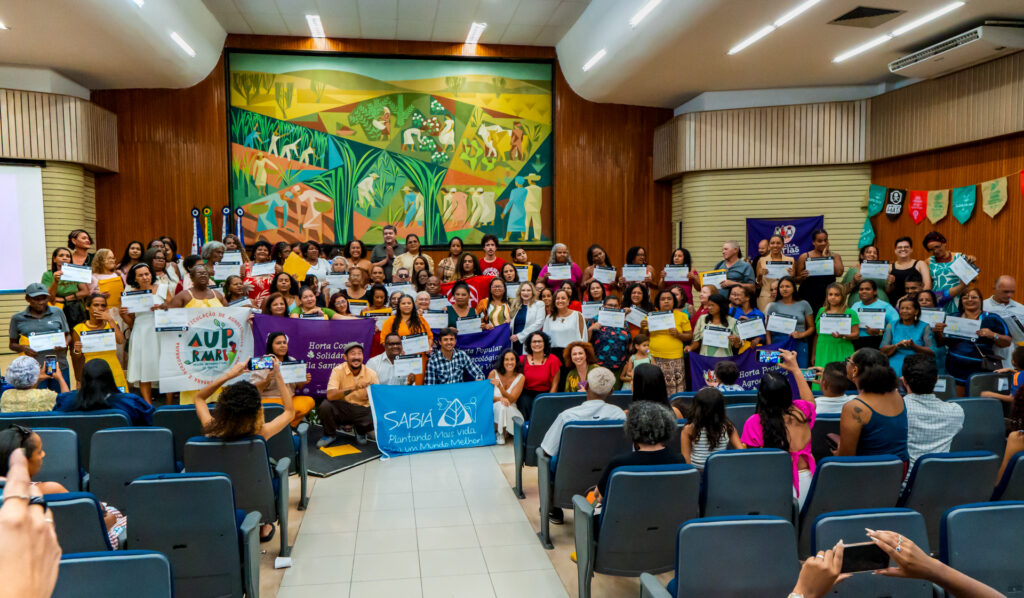 Centro Sabiá e UFRPE certificam 100 estudantes da Escola Marias – Mulheres e Agriculturas Urbanas